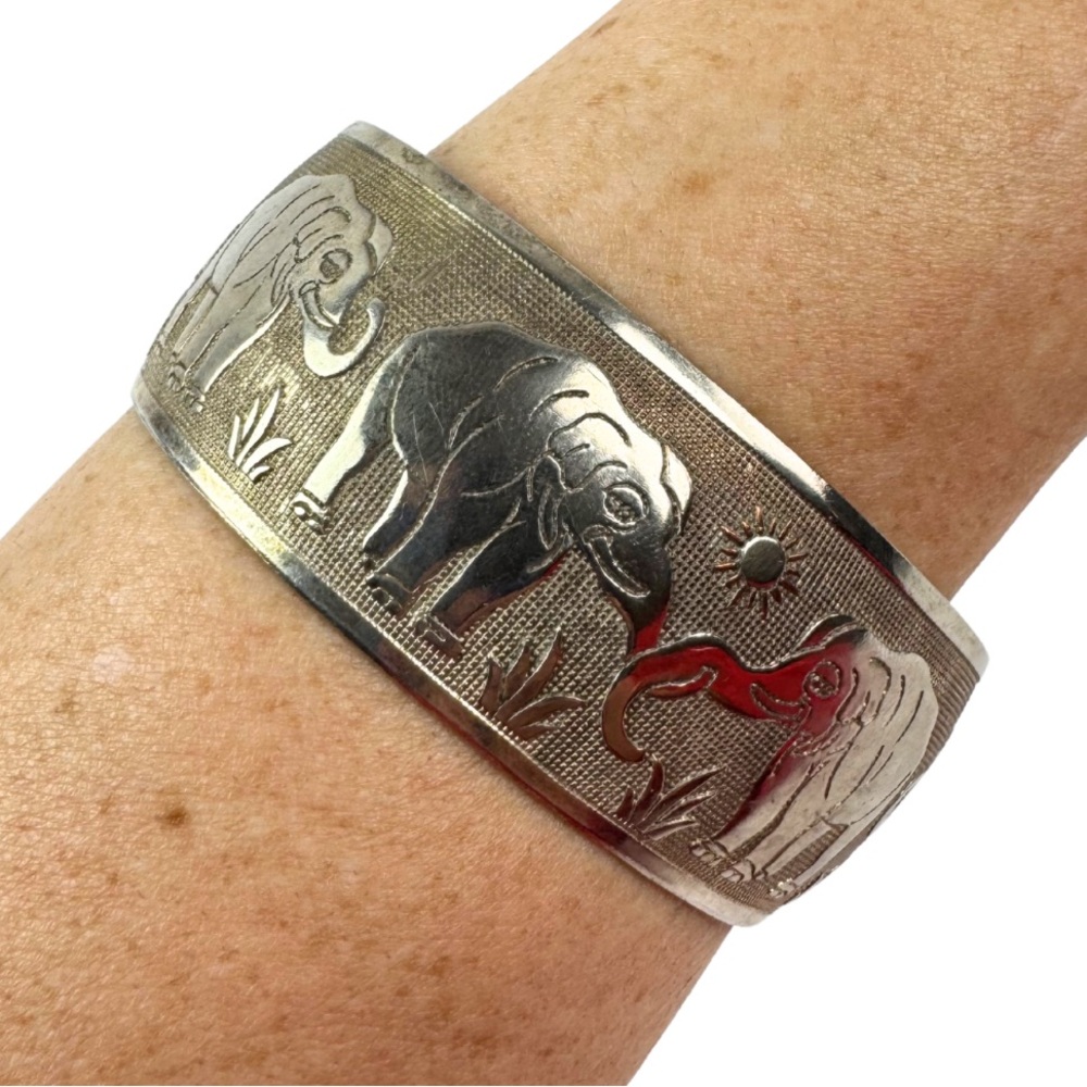Elephant Silver Tone‎ Embossed Bangle Bracelet